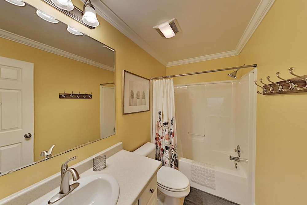 Secluded Escape Near Downtown & Biltmore Fun home Image 15