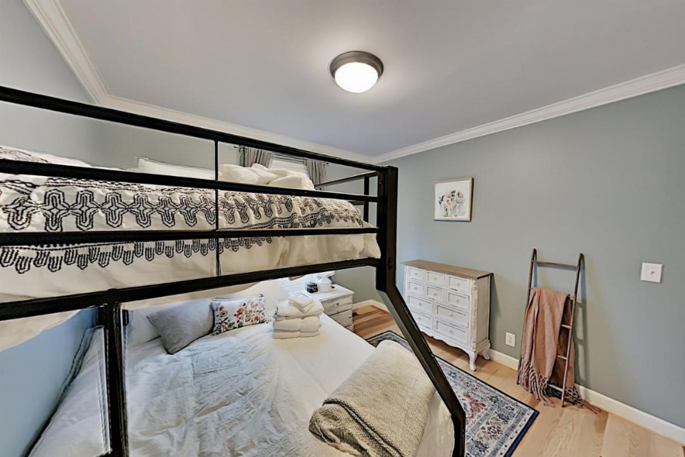 Secluded Escape Near Downtown & Biltmore Fun home Image 18