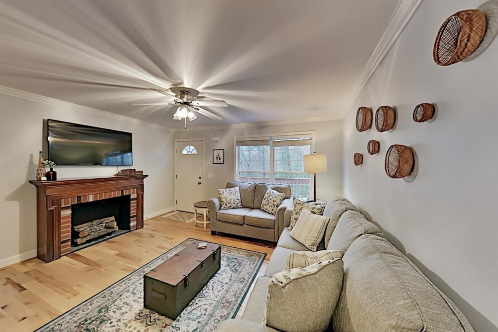 Secluded Escape Near Downtown & Biltmore Fun home Main image