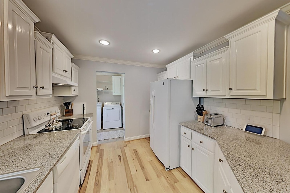 Secluded Escape Near Downtown & Biltmore Fun home Main image