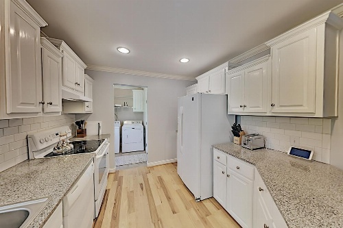 Secluded Escape Near Downtown & Biltmore Fun home image 3