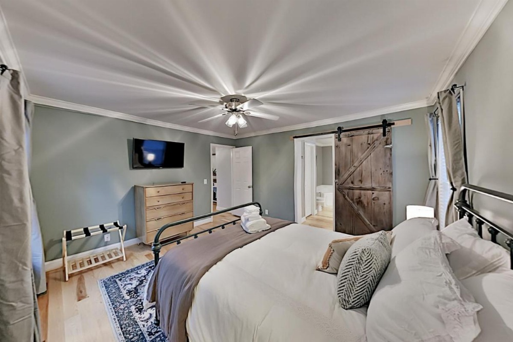 Secluded Escape Near Downtown & Biltmore Fun home Image 7